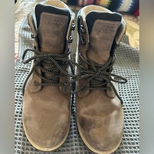 Ecco Woman’s Taupe Leather Lace-Up Boots